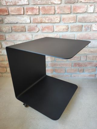 Kovový odkládací stolek vyrobený na míru dle návrhu architektů ✏️📐 I takové speciality umíme. A děláme je rádi. 😉 Před...