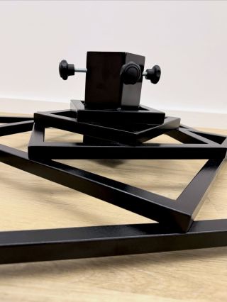 Chcete mít letos nejstylovější stojan na vánoční stromek? 😎 Loni jsme naše stojánky vykopli poprvé a úplně jste si je...